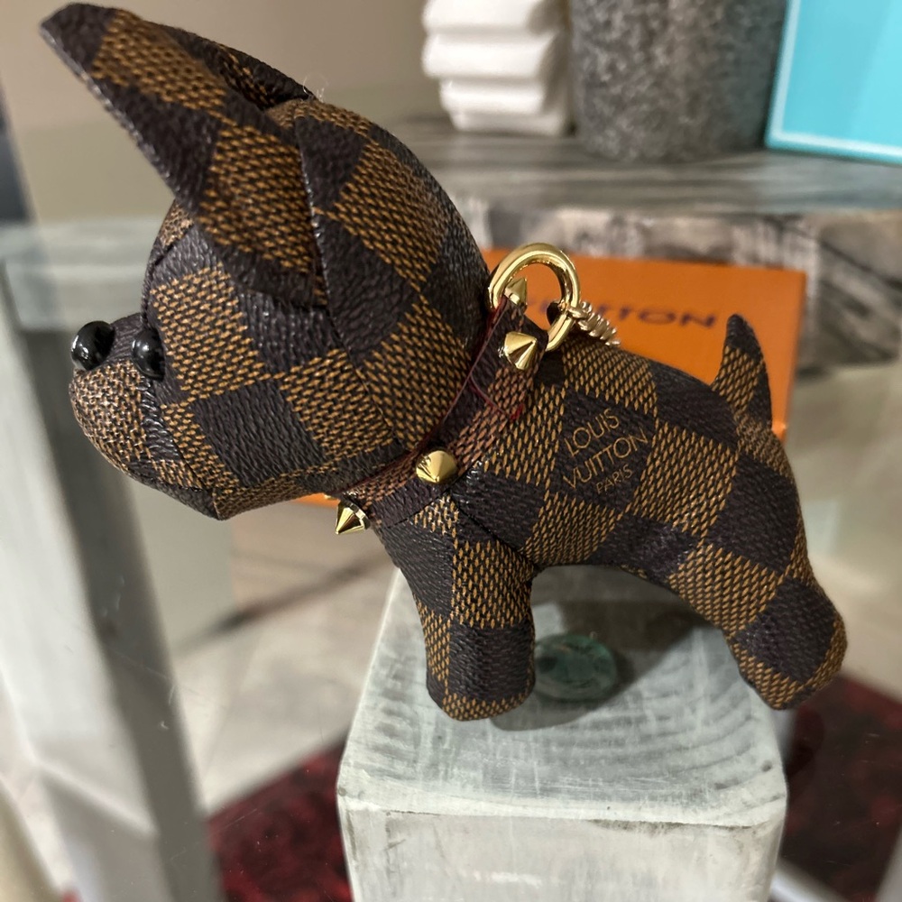 LAST CHANCE 🏝️Absolutely adorable LV french bull dog key chain /bag charm - Picture 2 of 3